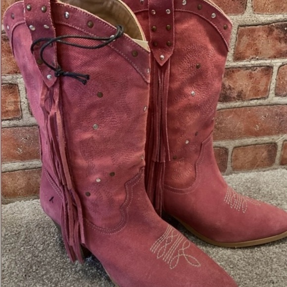 Idyllwind Pink Heeled Boots with Fringe - Picture 1 of 7